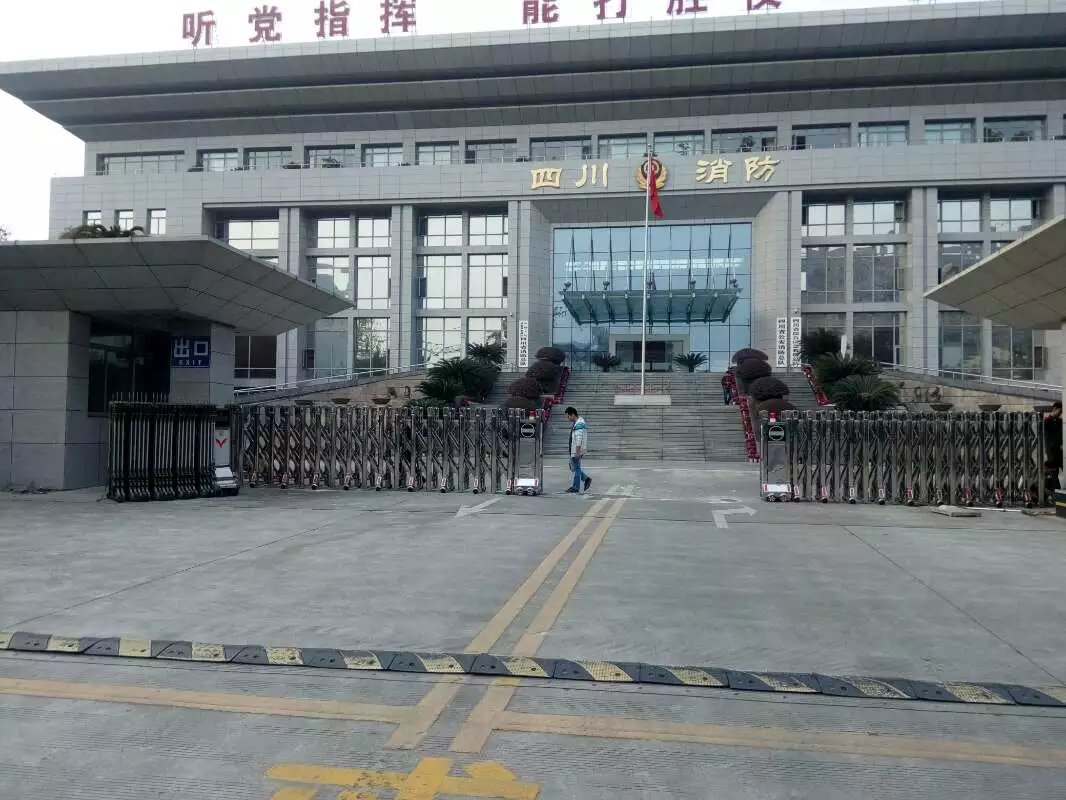 灌云县灌云县四川消防总队伸缩门